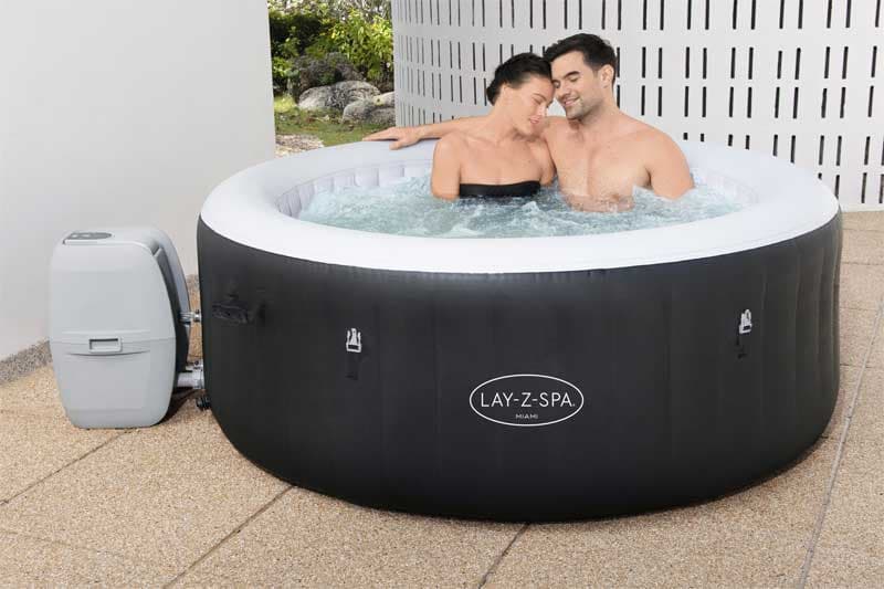 Đakuzi na naduvavanje sa grejačem vode Bestway Lay-Z-Spa Miami 60001