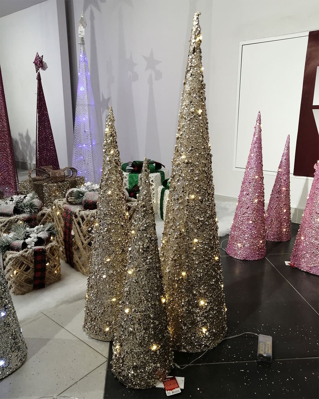 LED Svetleća Kupa Pearl Cone Visina 80 cm Zlatna